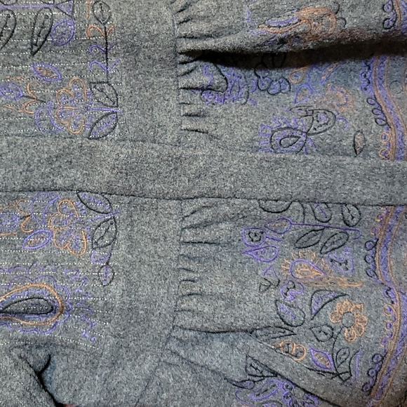 DKNY WOMEN'S GRAY SWEATER SIZE SMALL - Picture 10 of 16